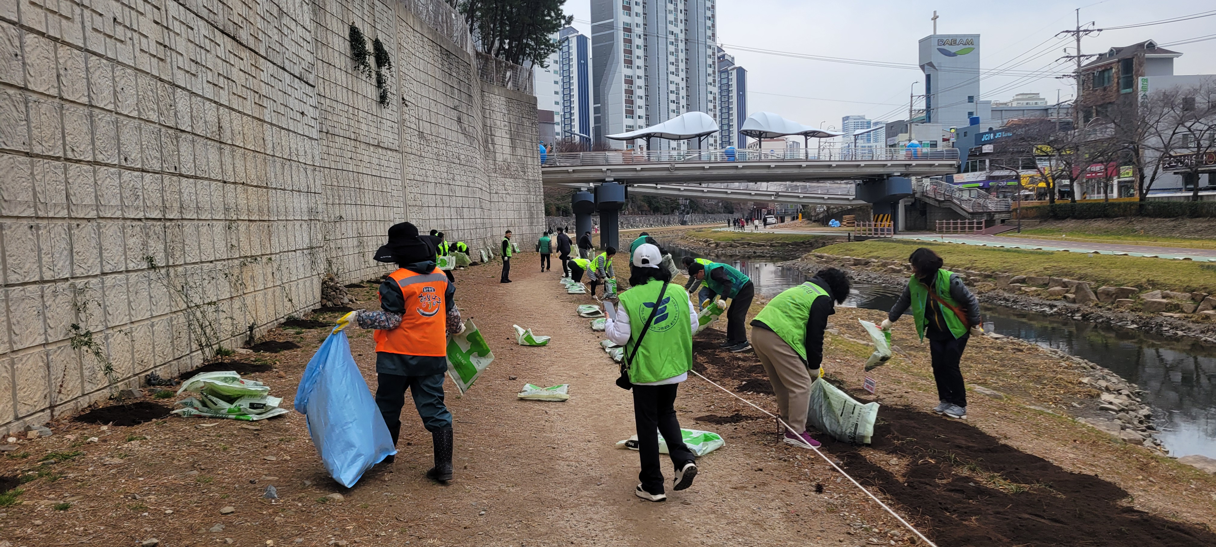 줍고, 알려주고, 자랑하고, 