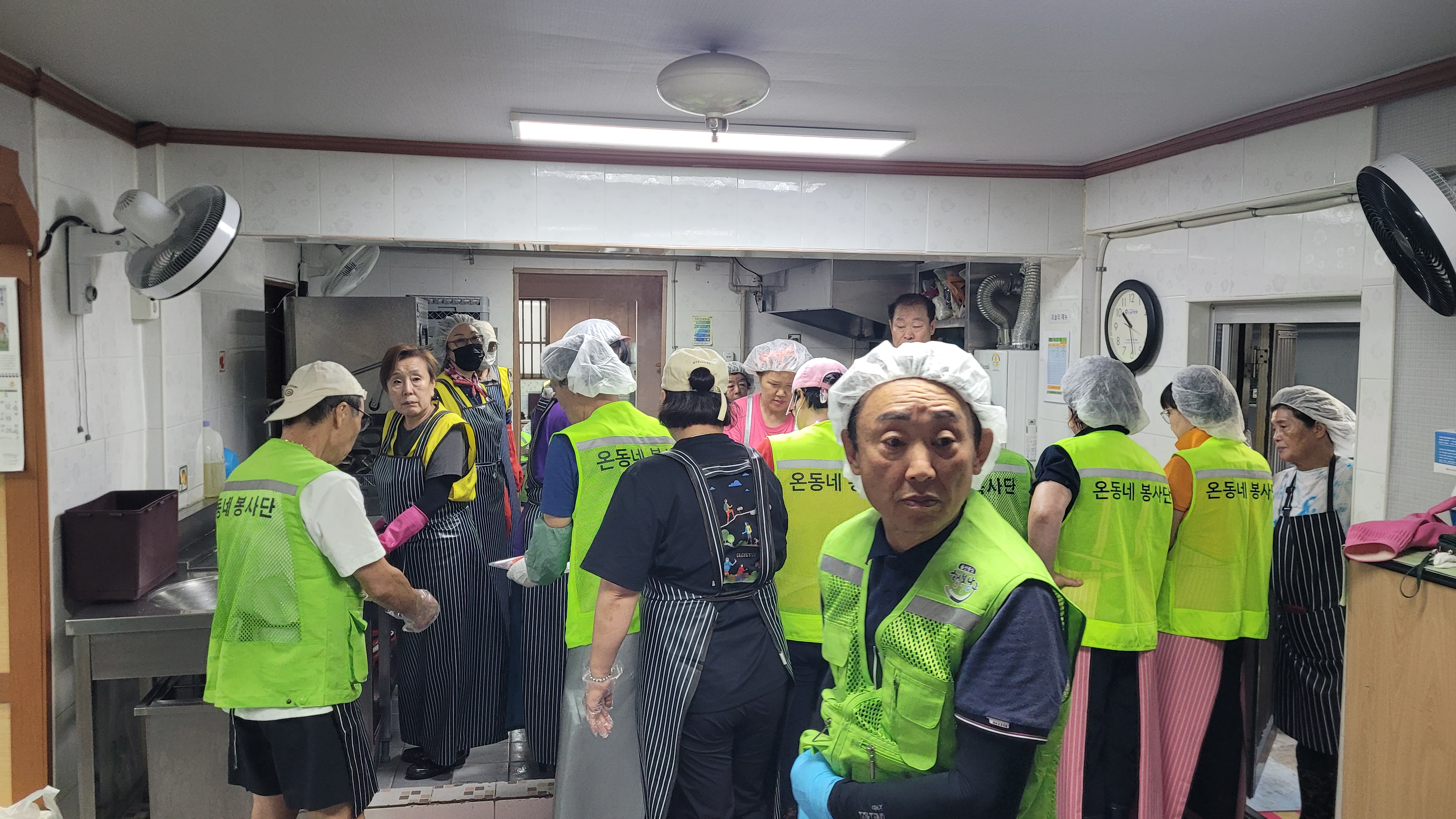 초복 맞이 온동네 봉사단 삼계탕 봉사 사진 입니다. 