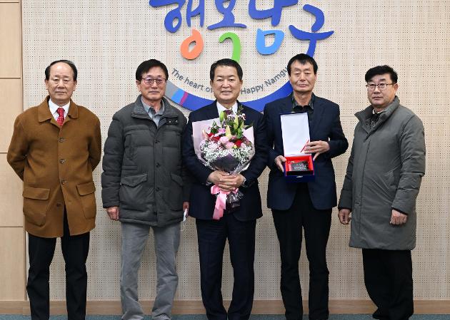 12월13일 수암상가시장 상인회 감사패 전달