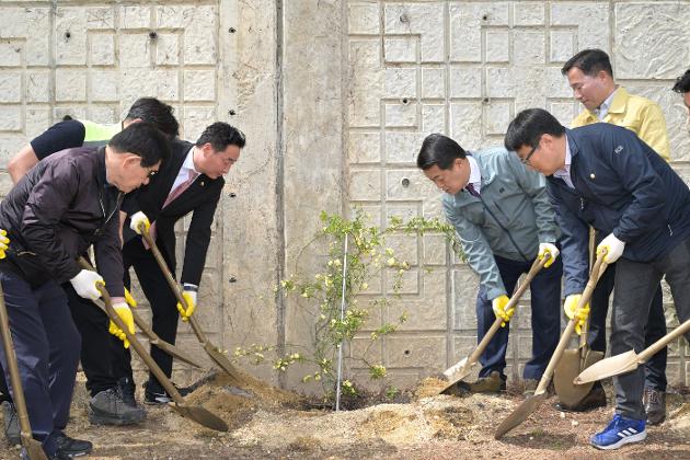 4월17일 주민과 함께하는 정원마을 만들기사업 (여천천 샤프란 군락 조성)