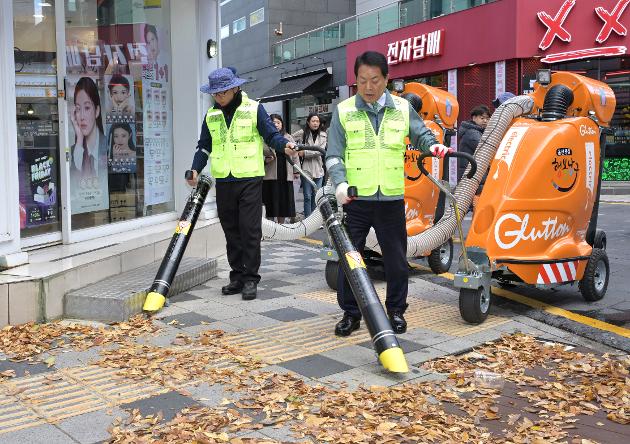 11월19일 친환경 진공 노면청소기 시연 