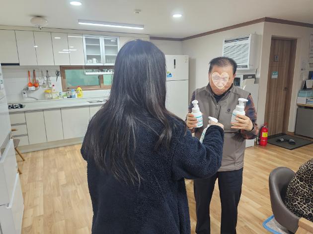 겨울철 안전 및 건강 안내 경로당 방문