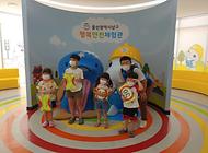 호기심 많은 친구들의 방문